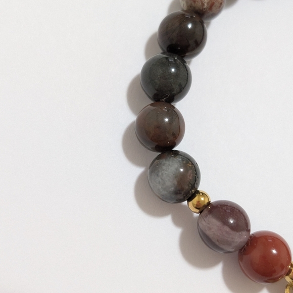 Mookaite/Brecciated Jasper Bracelet With Onyx Charm - Picture 9 of 9